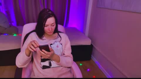 Snapshot of alina_cute_ chatting on 12.17.24 Alina online show from 12.17.24