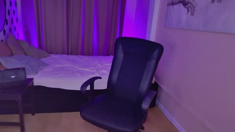 Snapshot of alina_cute_ chatting on 12.20.24 Alina online show from 12.20.24