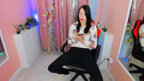 Snapshot of alina_cute_ chatting on 12.21.24 Alina online show from 12.21.24