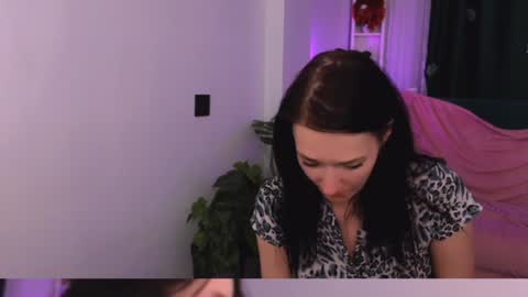 Snapshot of alina_cute_ chatting on 01.01.25 Alina online show from 01.01.25