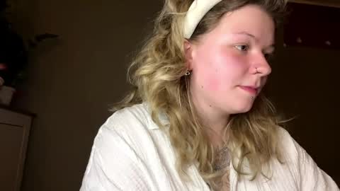 Snapshot of alinahotgirl chatting on 04.24.26 Alina online show from 04.24.26