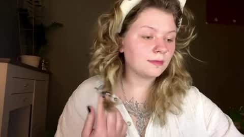 Snapshot of alinahotgirl chatting on 04.28.26 Alina online show from 04.28.26