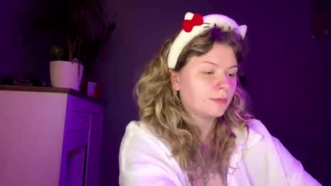 Snapshot of alinahotgirl chatting on 05.23.26 Alina online show from 05.23.26