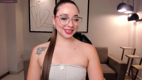 alinakravitz_ online show from 10.29.25