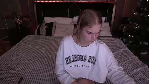 Snapshot of alinalemon chatting on 01.08.26 Alina online show from 01.08.26