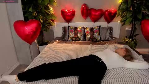 Snapshot of alinalemon chatting on 02.12.26 Alina online show from 02.12.26