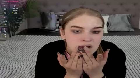 Snapshot of alinalemon chatting on 03.20.26 Alina online show from 03.20.26