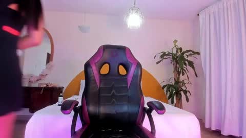 AlinaSimmons online show from 04.29.26