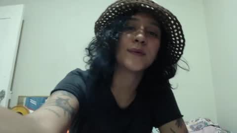 Snapshot of alinawoolf_ chatting on 05.18.26 Ali online show from 05.18.26