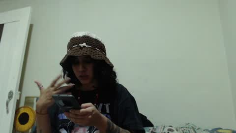 Snapshot of alinawoolf_ chatting on 06.18.26 Ali online show from 06.18.26