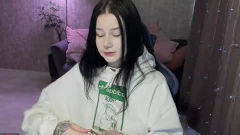 Aline Greeeen online show from 10.19.25