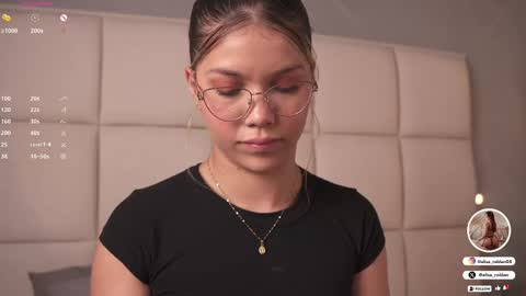 Snapshot of alisa_roldan chatting on 03.05.25 online show from 03.05.25