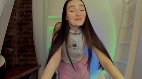 Snapshot of alisaacoy chatting on 01.02.25 alisa online show from 01.02.25