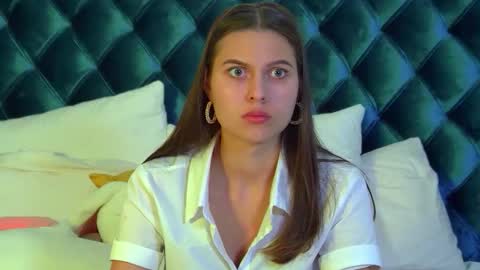 AlisaVersailles online show from 10.06.25