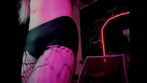 Snapshot of alishaa_nixx chatting on 09.15.25 alishaa_nixx online show from 09.15.25