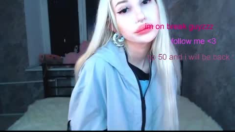 Snapshot of alison_moonlight chatting on 05.19.26 Alison online show from 05.19.26