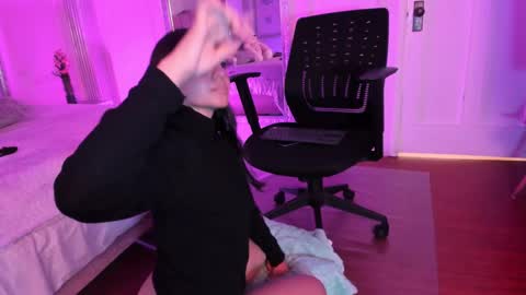 Alison Fishert online show from 01.21.25