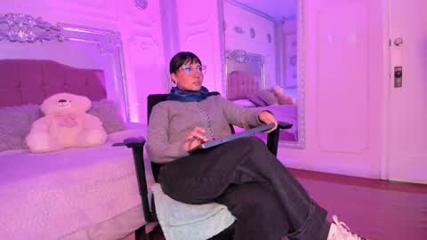 Alison Fishert online show from 01.29.25