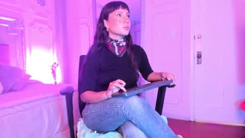 Alison Fishert online show from 02.12.25