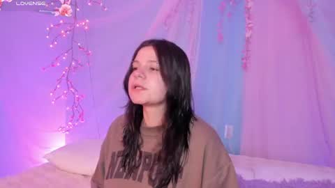 Snapshot of alissa_cute1 chatting on 07.26.26 Mia online show from 07.26.26