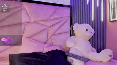 Snapshot of alisse_miller chatting on 12.14.24 Alisse Miller online show from 12.14.24