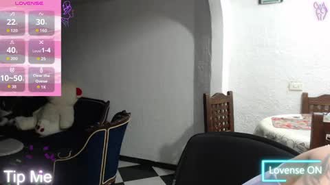 Snapshot of alix_beltran chatting on 05.25.26 Alix online show from 05.25.26
