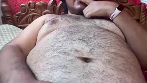 Giant Latino Bear online show from 05.18.26
