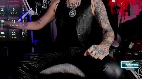 Snapshot of allanhurtss chatting on 10.23.25 online show from 10.23.25