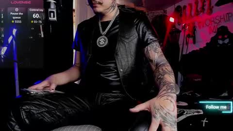 Snapshot of allanhurtss chatting on 11.01.25 online show from 11.01.25