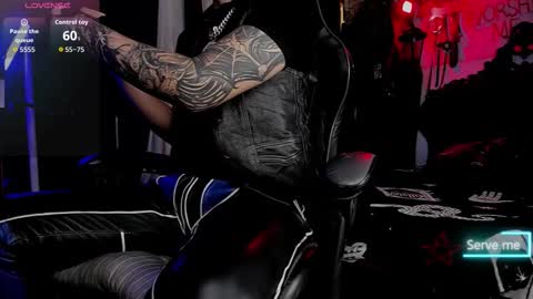 Snapshot of allanhurtss chatting on 11.22.25 online show from 11.22.25