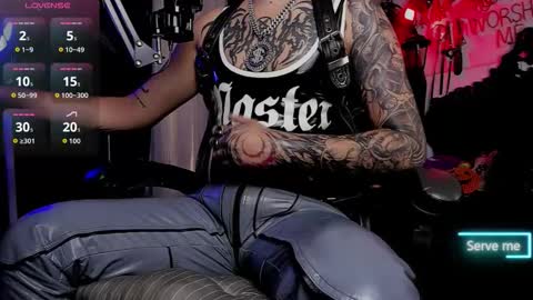 Snapshot of allanhurtss chatting on 11.28.25 online show from 11.28.25