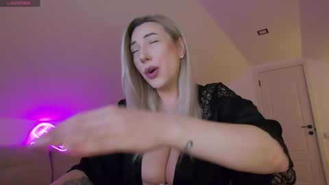 A day u didnt smile is a lost day online show from 04.13.26