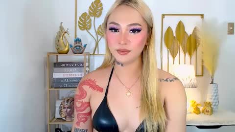 Snapshot of allena_anderson chatting on 12.18.24 Your Lovely Allena online show from 12.18.24