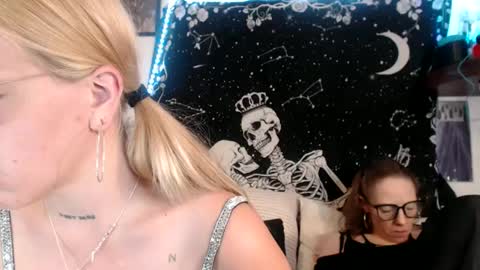 Snapshot of allforthedxll chatting on 03.11.25 allforthedxll online show from 03.11.25