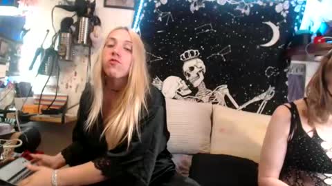 Snapshot of allforthedxll chatting on 03.11.25 allforthedxll online show from 03.11.25