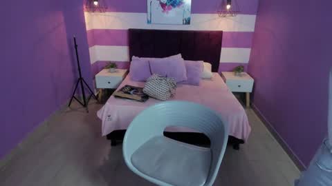 Snapshot of alli_cooper chatting on 12.29.24 Ali online show from 12.29.24