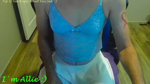 Snapshot of allie__kat chatting on 09.13.25 Allie online show from 09.13.25