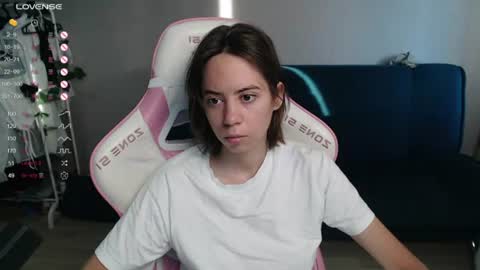 Snapshot of allie_hazie chatting on 06.12.26 alice online show from 06.12.26