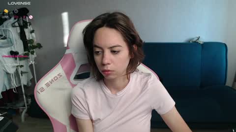 Snapshot of allie_hazie chatting on 06.14.26 alice online show from 06.14.26