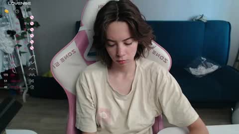 Snapshot of allie_hazie chatting on 06.17.26 alice online show from 06.17.26