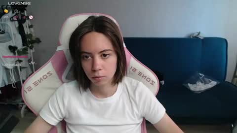 Snapshot of allie_hazie chatting on 06.18.26 alice online show from 06.18.26