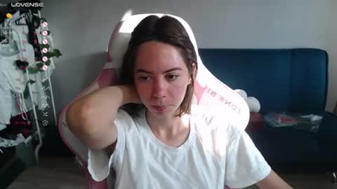 Snapshot of allie_hazie chatting on 07.04.26 alice online show from 07.04.26
