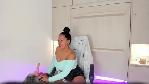 Snapshot of alliebennet chatting on 02.26.26 ALISON online show from 02.26.26