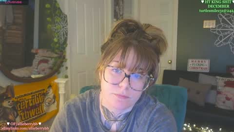Snapshot of allieberrybb chatting on 12.12.24 bb online show from 12.12.24