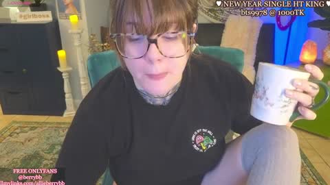 Snapshot of allieberrybb chatting on 01.01.25 bb online show from 01.01.25