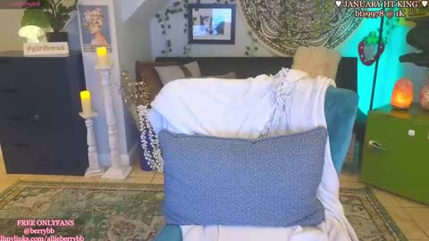 Snapshot of allieberrybb chatting on 01.06.25 bb online show from 01.06.25