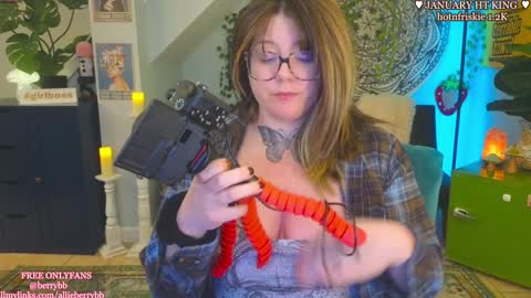 Snapshot of allieberrybb chatting on 01.14.25 bb online show from 01.14.25