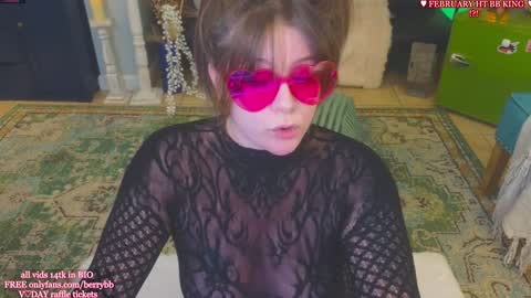 Snapshot of allieberrybb chatting on 02.05.25 bb online show from 02.05.25