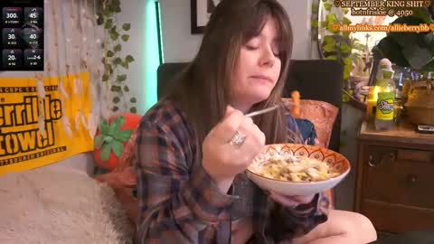 Snapshot of allieberrybb chatting on 09.11.25 bb online show from 09.11.25