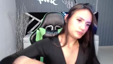 Snapshot of allisson_a chatting on 01.04.25 Allisson online show from 01.04.25